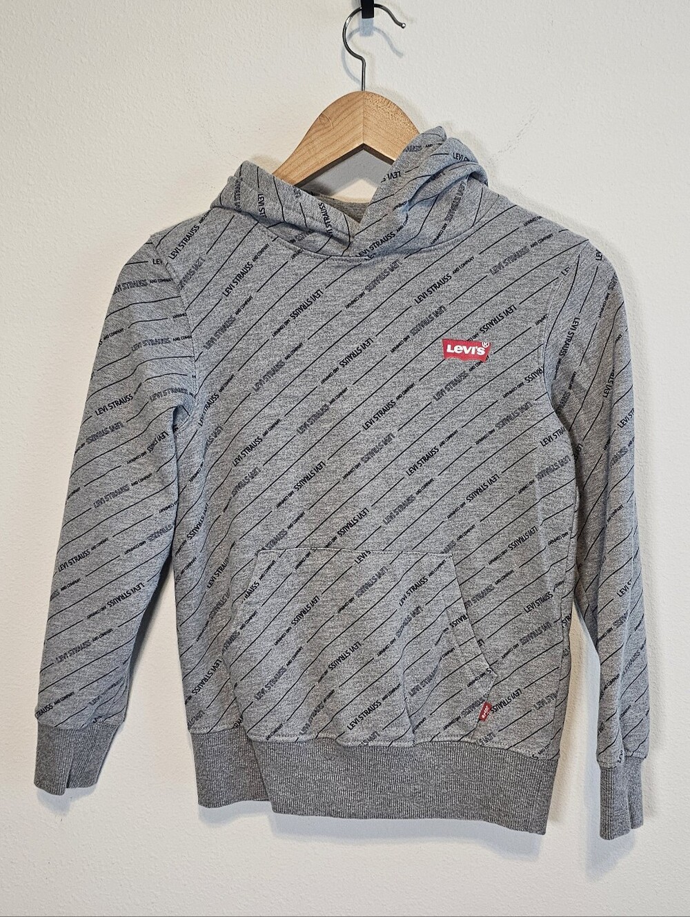 [*3 Items For $20 In Bundle*] Levi’s Boys Size 7/8 Gray Logo Hoodie